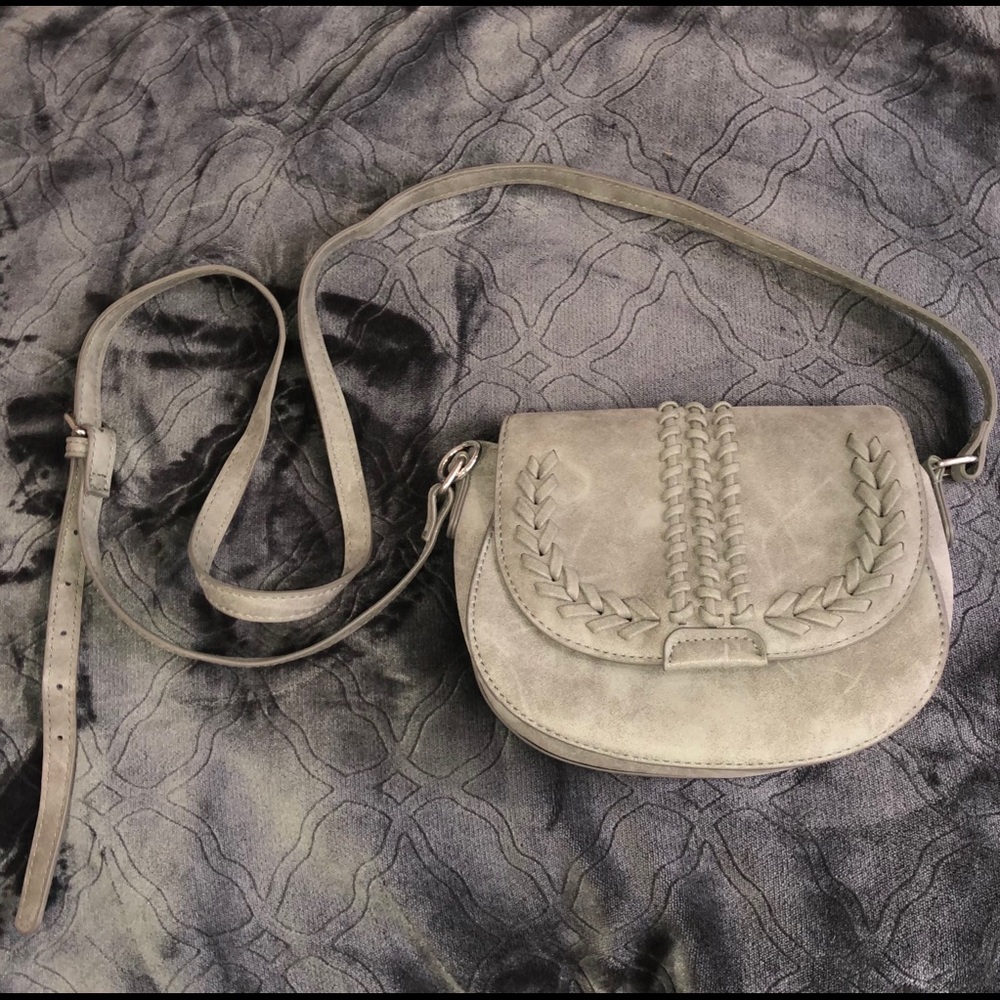 Claire’s gray purse